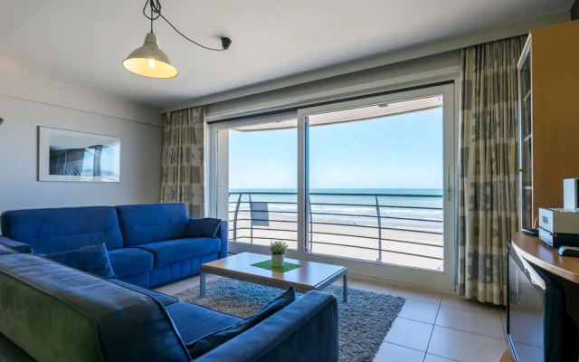 Apartment on Zeedijk With Stunning Sea View