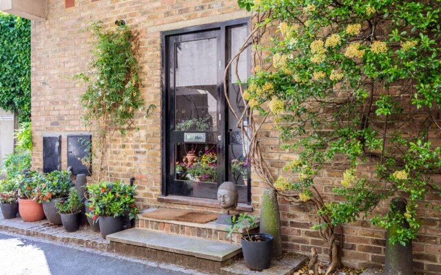 Quiet Kensington Mews House