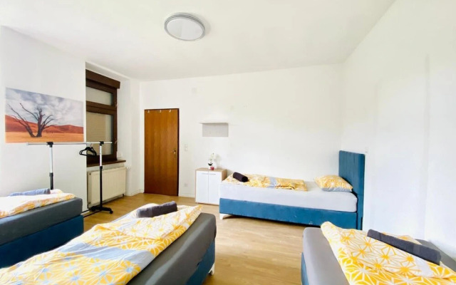 Spacious 4BR for 15 & 15 Min to Danube