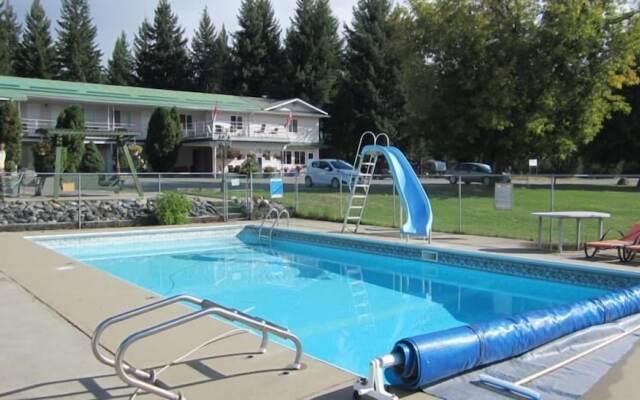 Clearwater Country Inn & RV Park