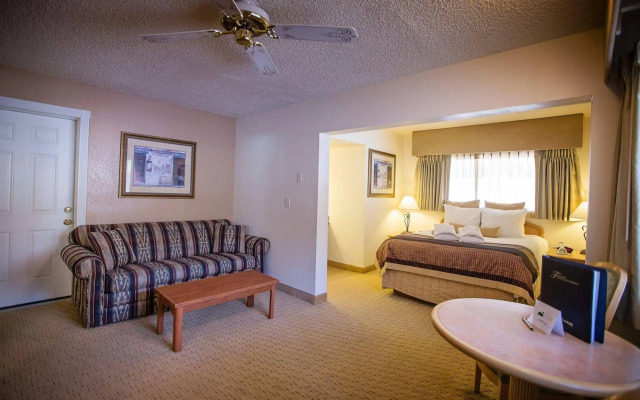 Twin Peaks Lodge & Hot Springs
