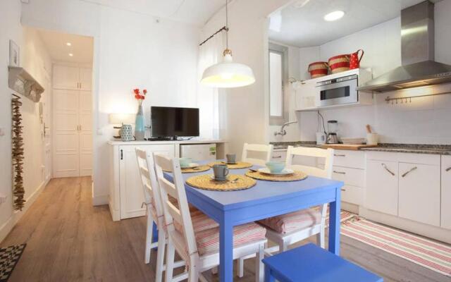 Bright 2 bedroom apt in 22@, close to the beach