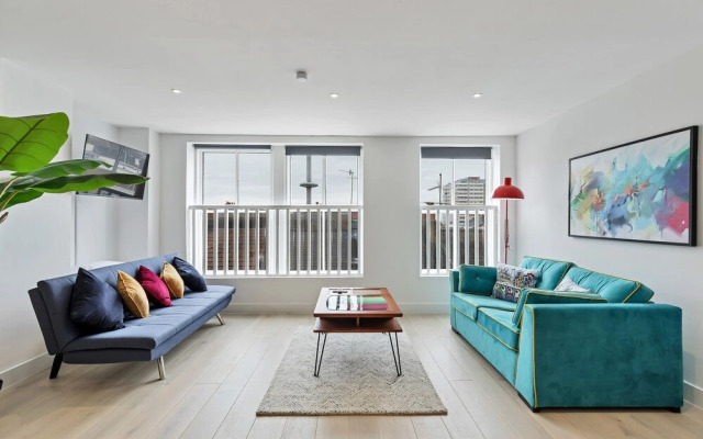 Right On : Bright On Apartment 1E | By My Getaways