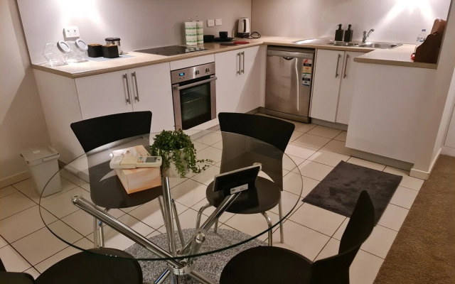 Qure Restaurant & Apartments
