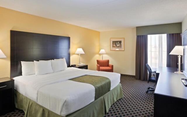 Holiday Inn Express Hotel & Suites Salina-I-70