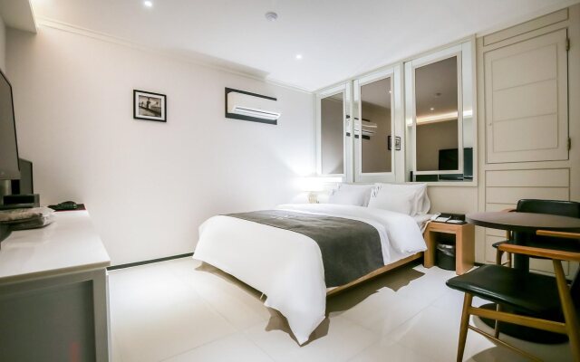 Yellow Hotel