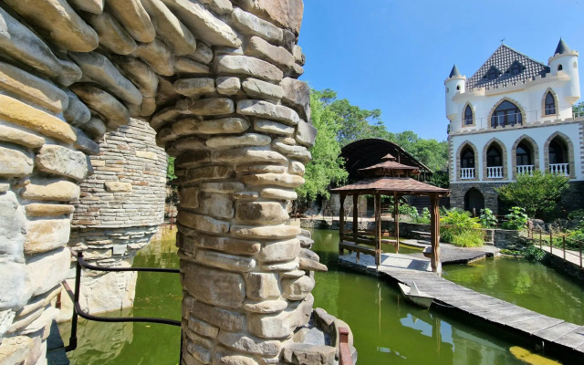 Persikovy Zamok Private House
