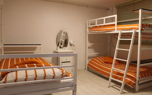 Bunk Guest House - Hostel