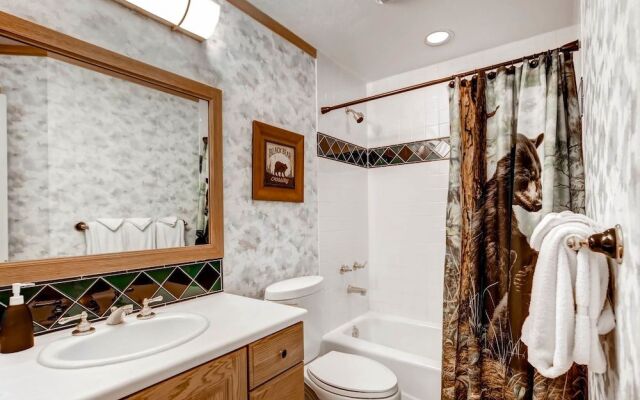 Mountain Majesty at Alpenvu Lodge by RedAwning