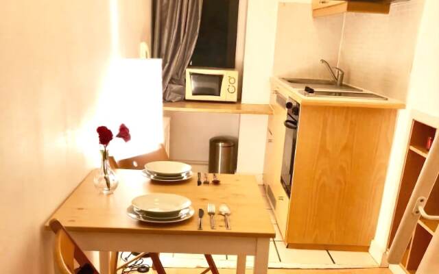 HFS Studio Next To Hydepark L17