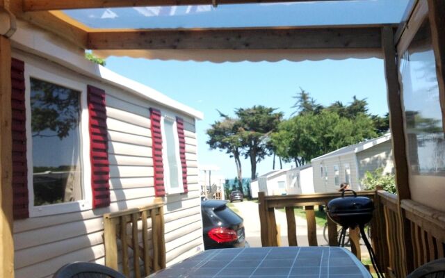 Bungalow With 2 Bedrooms In Quiberon, With Wonderful Sea View, Pool Access And Furnished Garden 50 M From The Beach