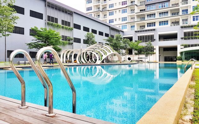 Teiw Family Homestay at Skypod Residence Puchong
