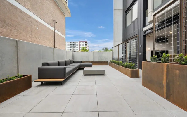 Modern Braddon Studio With Parking