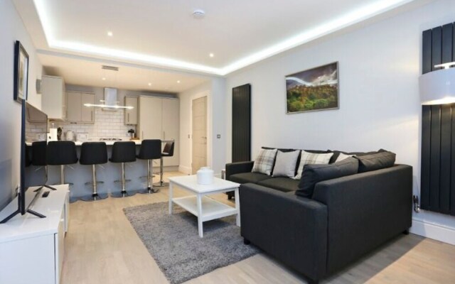 Stunning Newly Refurbished Apt With Private Entrance