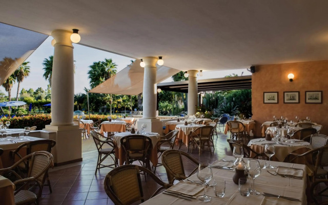 Lantana Resort Hotel & Apartments