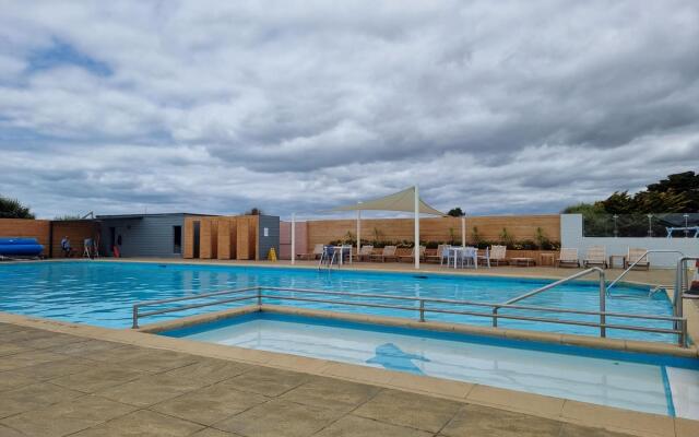 17H Medmerry Park 2 Bedroom Chalet