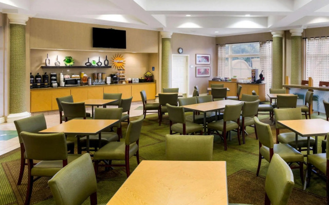 La Quinta Inn And Suites By Wyndham Austin Southwest