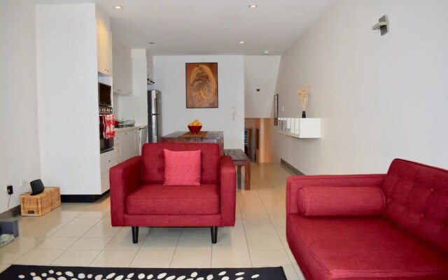 Tranquil 1 Bedroom Apartment With Sunny Courtyard