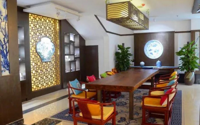 Tiantian Fishing Port Ceramics Hotel (Jingdezhen People's Square High-speed Railway Station)