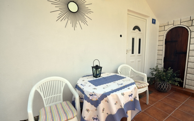 Apartment Ela - very close to beach: A1 Rogac, Island Solta