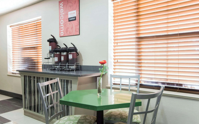 Comfort Suites Pineville - Ballantyne Area