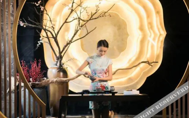 The Jade House · Hongjin