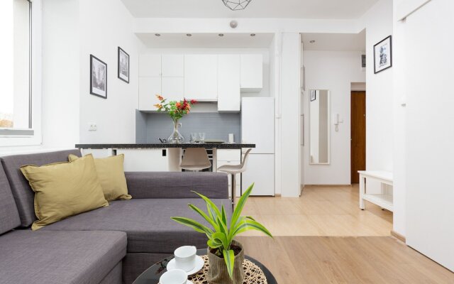 Elegant & Homely Apartment by Renters