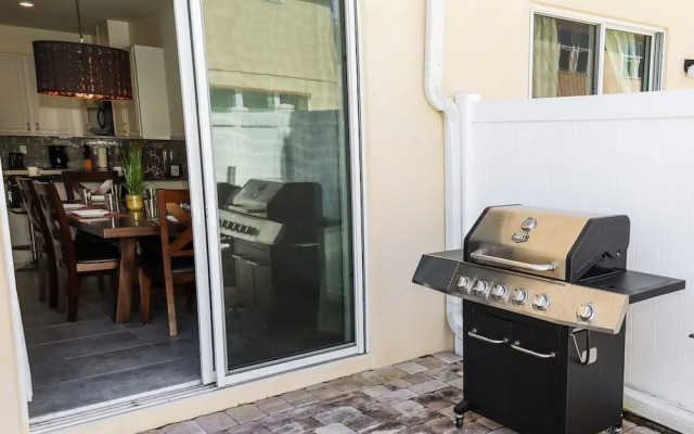 Amazing 4 Bedroom House Near Disney