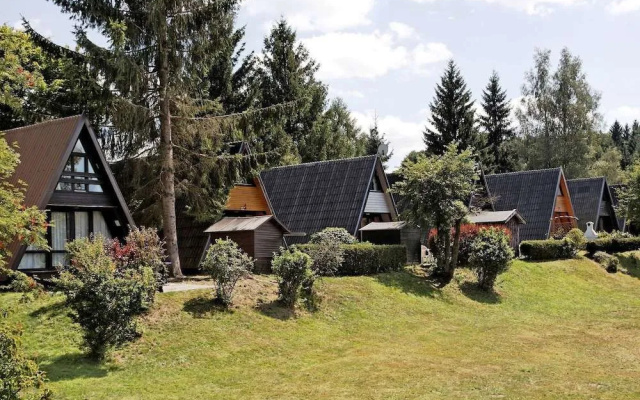 Wooden Chalet with Terrace near Swimming Lake