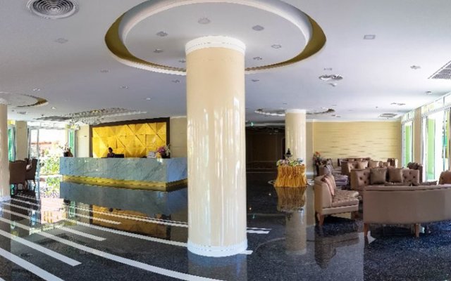 Crystal Luxury Hotel