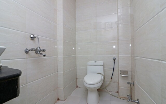 OYO 4011 Hotel Travellers Inn