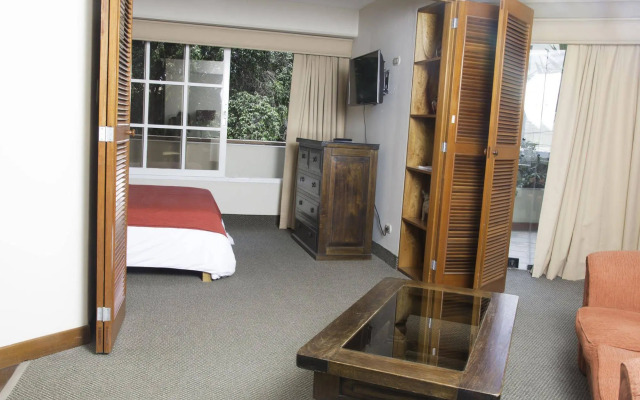 Suites Real Hotel
