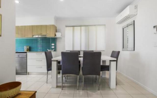 Golden Shores Unit 1, 21 Landsborough Parade