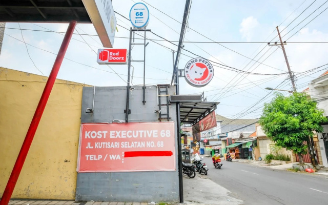 RedDoorz @ Kutisari 2 Surabaya