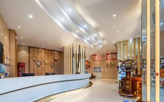 Yacht Holiday Hotel