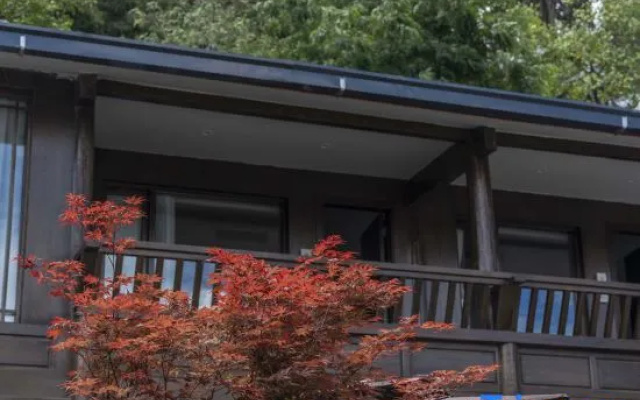 Violet · Listening to the Rain in the Mountains | Forest Oxygen Bar Luxury Leisure Vacation Stay – Exterior – Lijiang