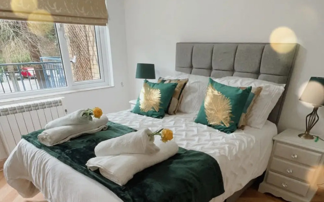 Beautiful 3 Bedroom Apartment in Bournemouth