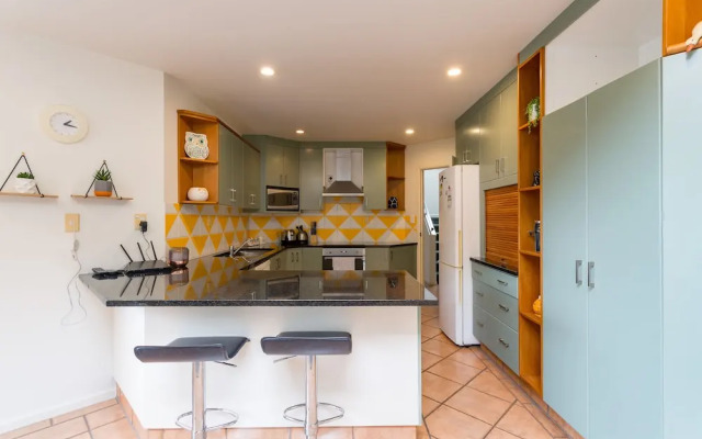 A colourful welcome to the bays and beaches