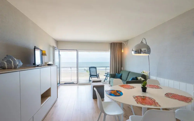Modern Studio With sea View and Garage