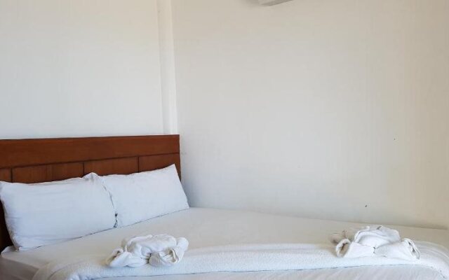 Mac's Bay Resort