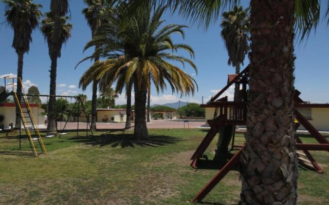 Hotel Las Palmas Midway Inn