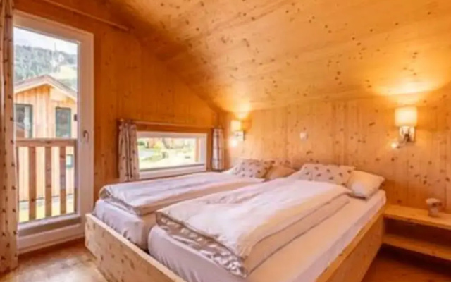 Spacious Chalet With hot tub
