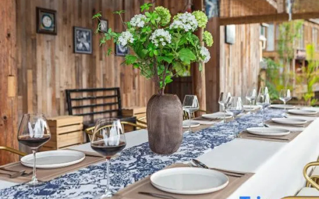 Lubian Jiushan Banshui Boutique Hostel
