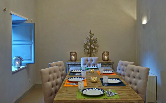 Hydra Moon Villa