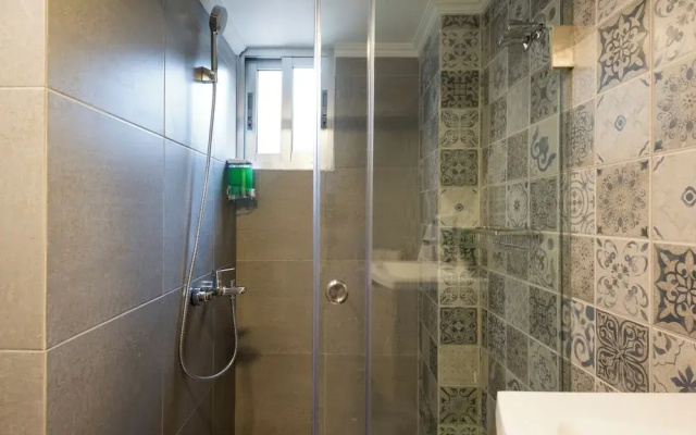 Boho-Chic Cozy 2BR - Apt & Balcony in Mar Mikhael