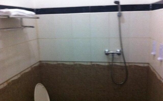 Hotel Savitri Country