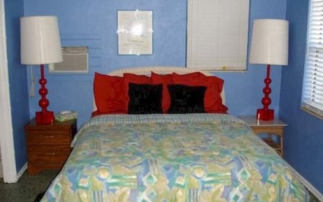Knolls Court Motel