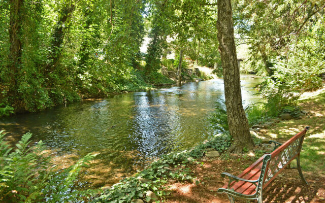 Deer Creek Inn
