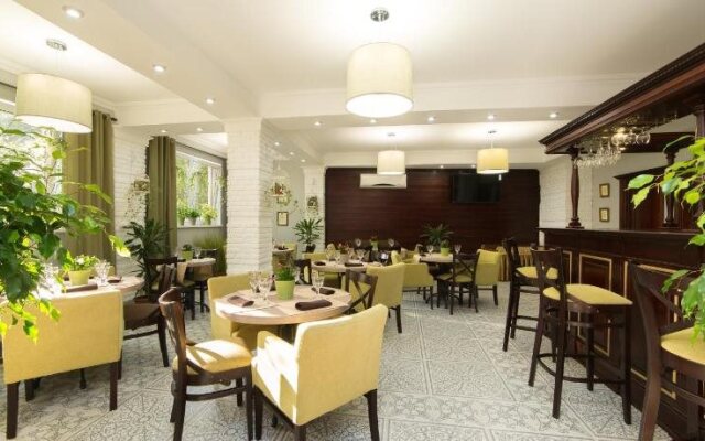 Garden Hotel