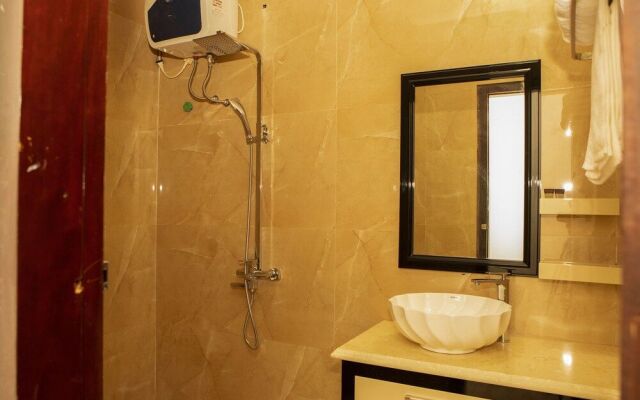 Van Xuan Royal Hotel